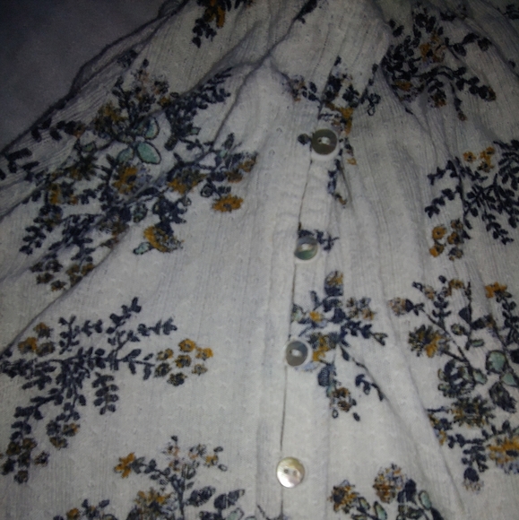 GUC Plus Size Lucky Brand Antique Floral Print Button Sleeve Top – Size 1X - Picture 11 of 16